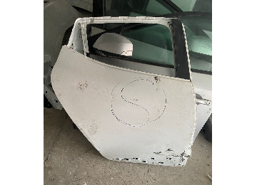 Clio 4 sag arka kapı çıkma orijinal