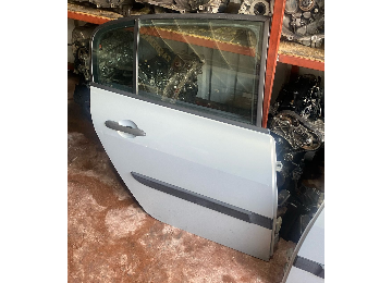 Megan 2 sağ arka kapı hatasız