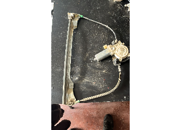 Renault Clıo 2 sağ ön kapı cam krikosu