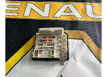 Renault megan 2 sigorta tablası